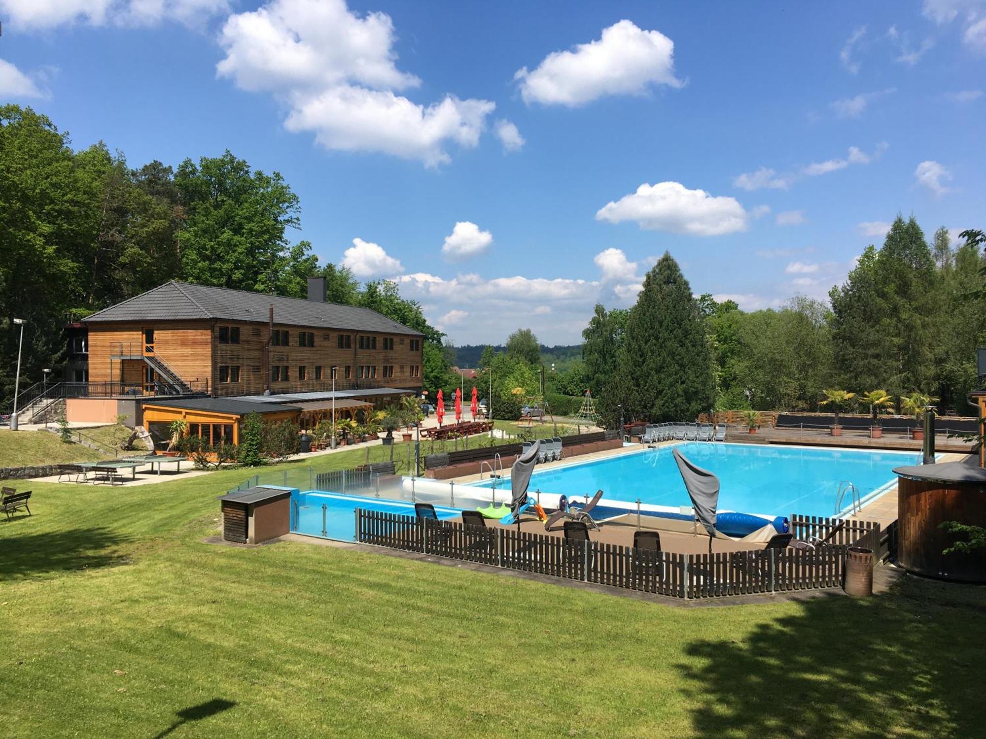 Sporthotel Barborka Hluboká nad Vltavou Exterior photo